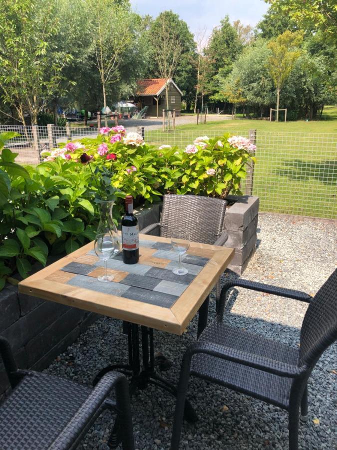 Flora'S B&B Landsmeer ภายนอก รูปภาพ